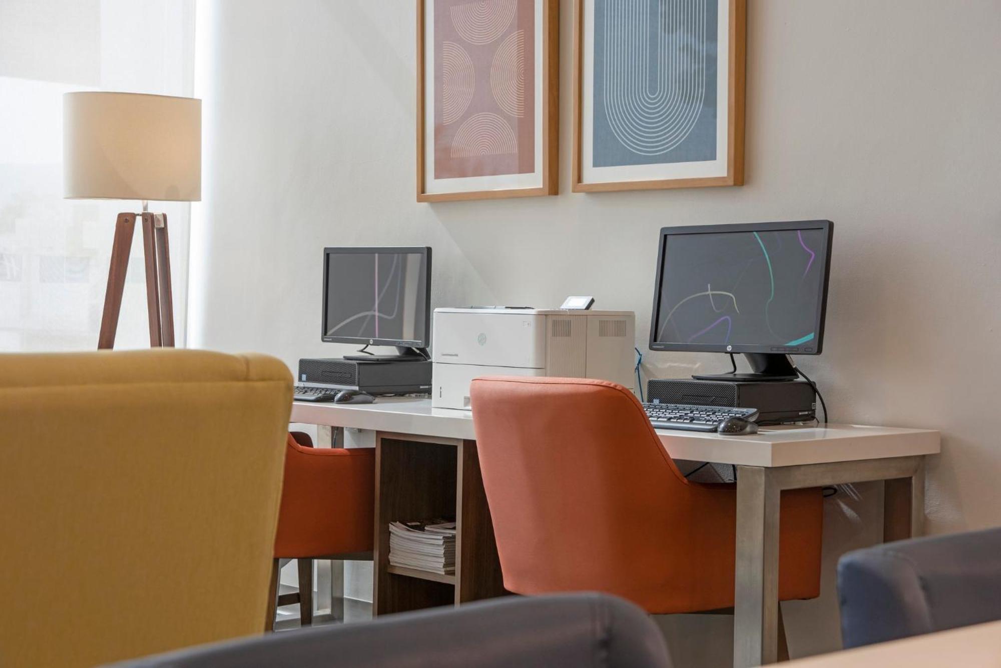 Holiday Inn Express Guadalajara Iteso By Ihg Zapopan Esterno foto