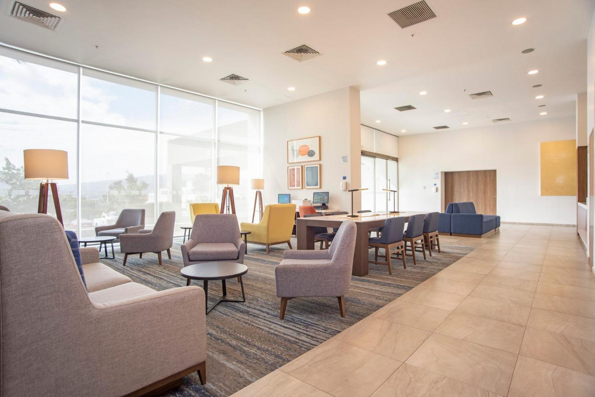 Holiday Inn Express Guadalajara Iteso By Ihg Zapopan Esterno foto