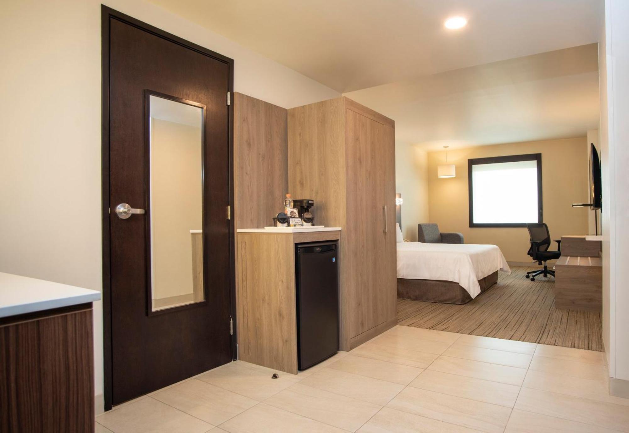 Holiday Inn Express Guadalajara Iteso By Ihg Zapopan Esterno foto