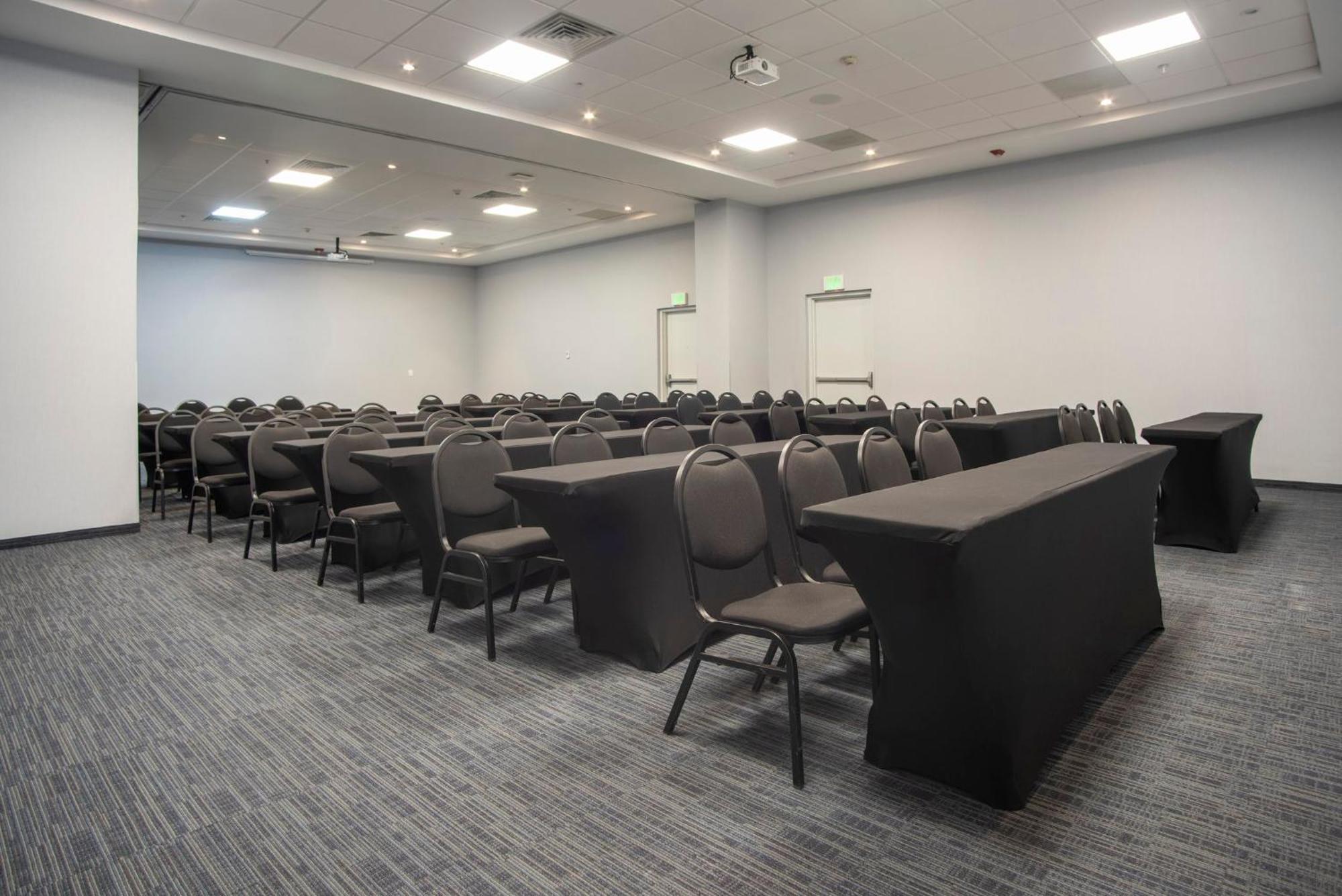 Holiday Inn Express Guadalajara Iteso By Ihg Zapopan Esterno foto