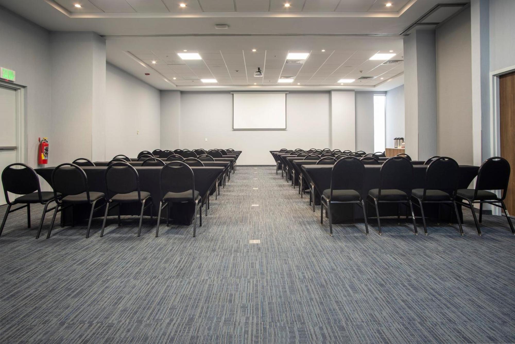 Holiday Inn Express Guadalajara Iteso By Ihg Zapopan Esterno foto